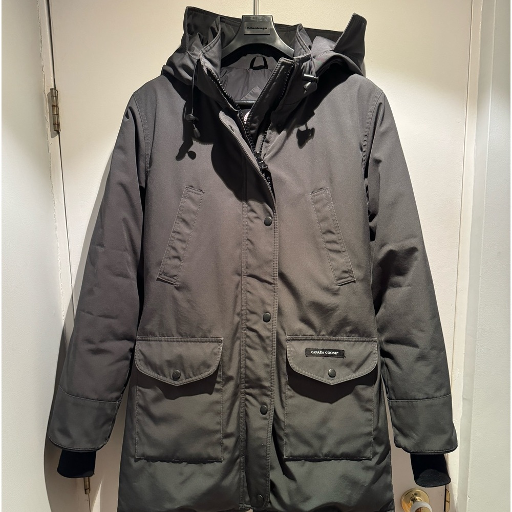 Canada Goose Woman’s Parka Jacket in Dark Gray